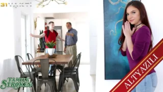 Üvey Kızını Başka Bir Kıza Am Yalatırken Basan Herifin Cezası Unutulmaz Oluyor