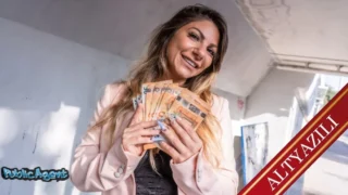 Gavat adam karısının mis kokulu amcığını arkadaşıyla paylaşıyor
